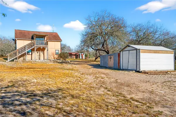 5752 Mockingbird Ln, Mathis, TX 78368