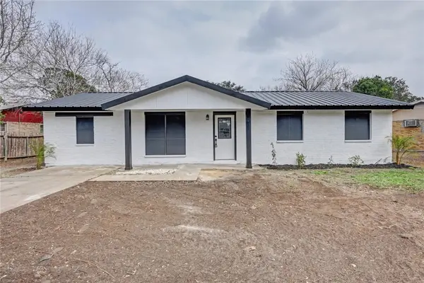 302 Palm Tree Drive, Mathis, TX 78368