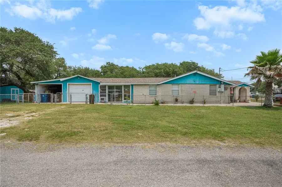 627 S Fuqua Street, Rockport, TX 78382 - #3