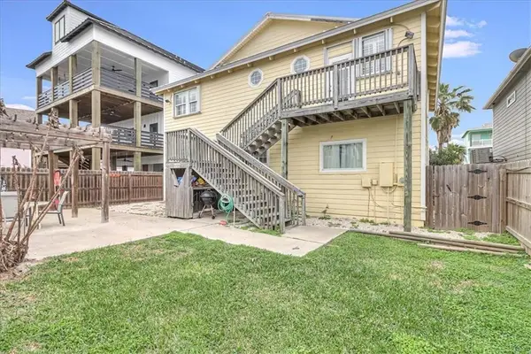 912 S 11th Street, Port Aransas, TX 78373
