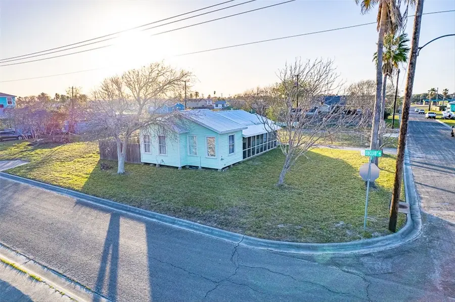 243 E Magnolia Avenue, Aransas Pass, TX 78336 - #2