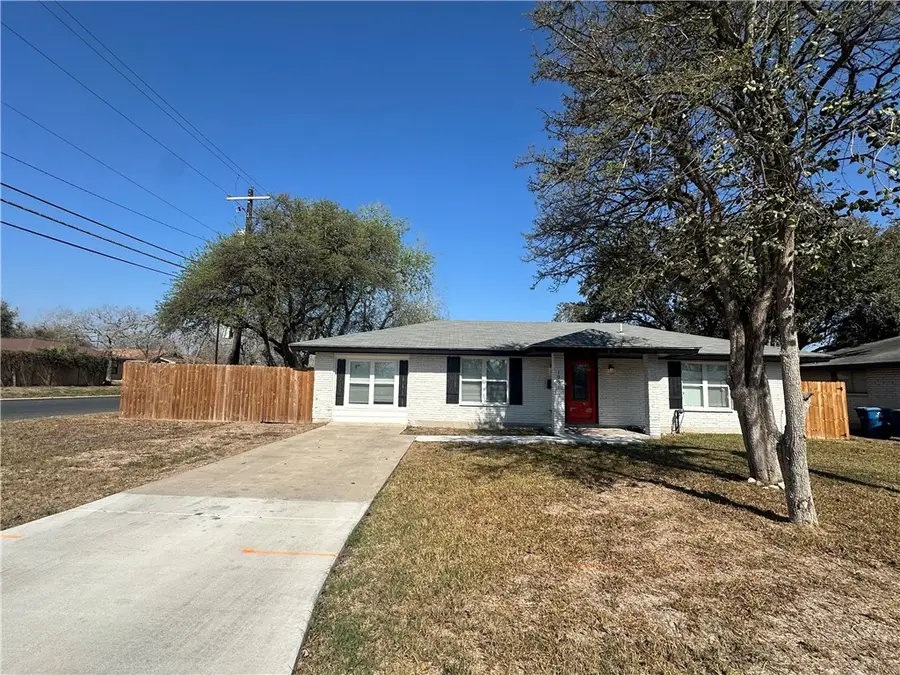1001 E Hefferman Street, Beeville, TX 78102 - #3