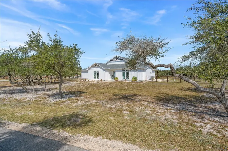 253 Coastal Wildwood Drive, Rockport, TX 78382 - #2