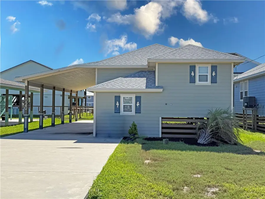 1020 S Live Oak Street, Rockport, TX 78382 - #2