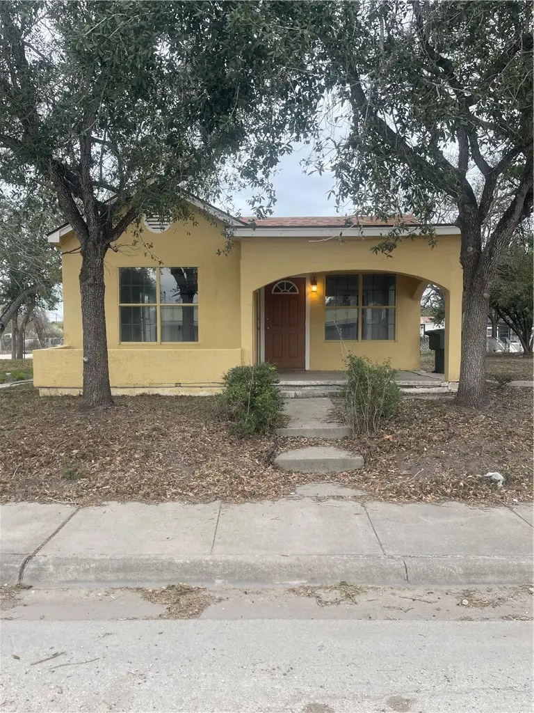 916 S Reynolds Street, Alice, TX 78332 - #1