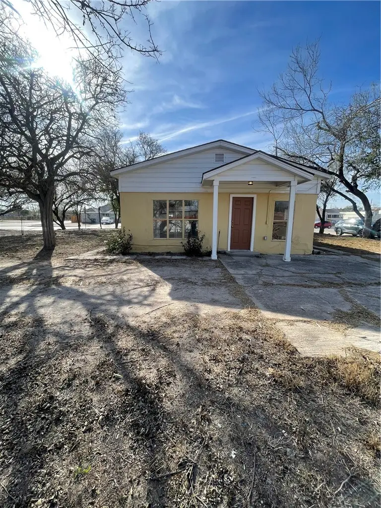 916 S Reynolds Street, Alice, TX 78332 - #2