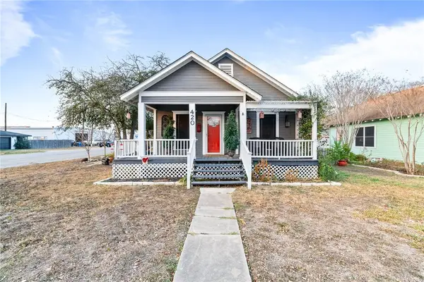 420 W Borden Street, Sinton, TX 78387