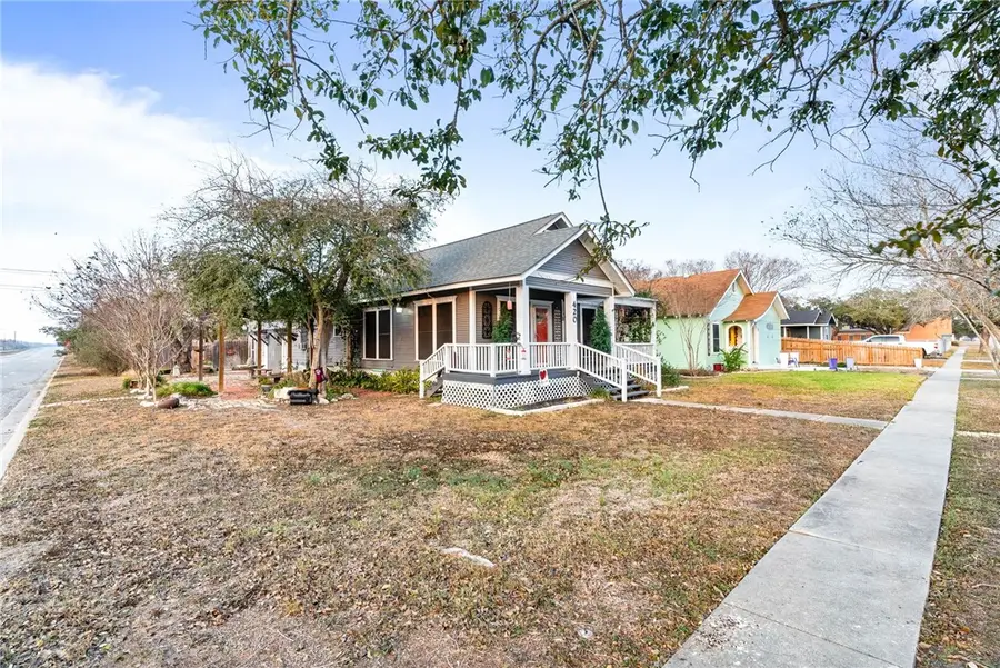 420 W Borden Street, Sinton, TX 78387 - #2