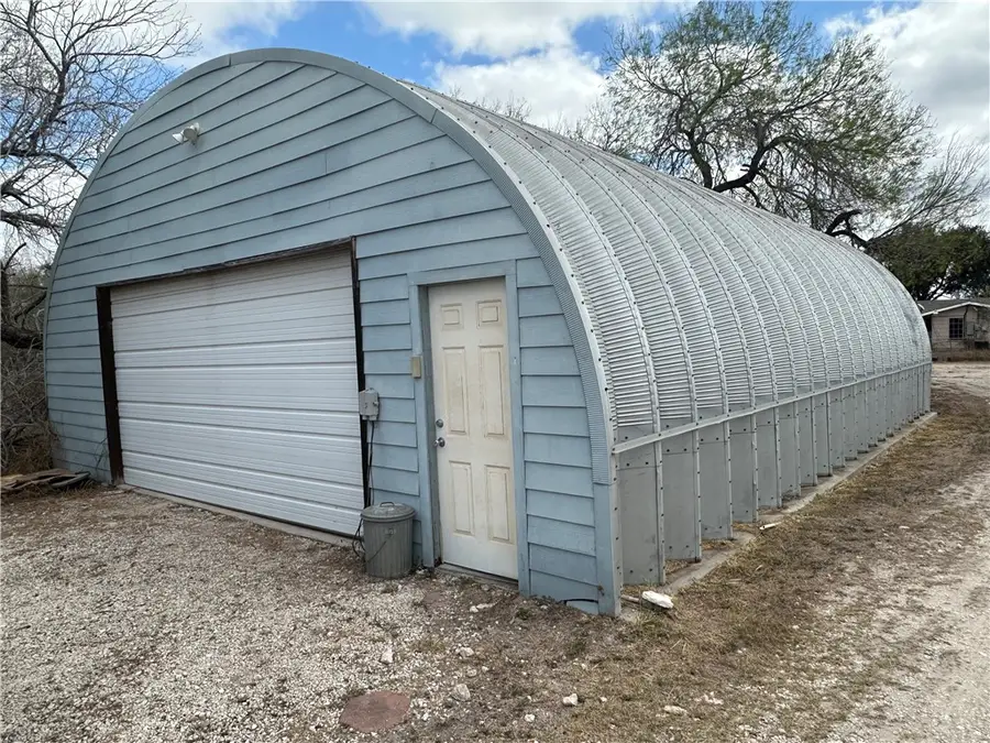 1220 W Johnston Avenue, Kingsville, TX 78363 - #2