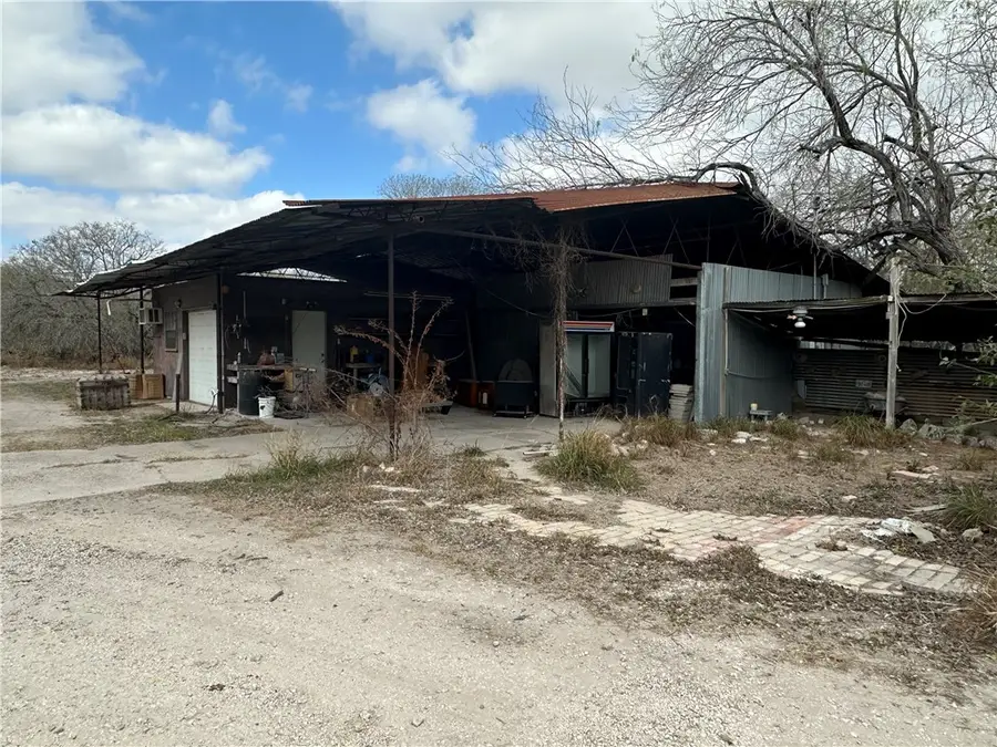 1220 W Johnston Avenue, Kingsville, TX 78363 - #3
