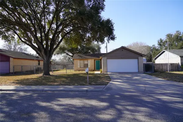 1205 Oregon Street, Alice, TX 78332