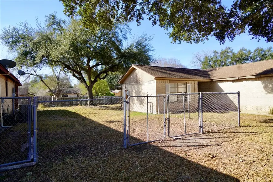 1205 Oregon Street, Alice, TX 78332 - #2
