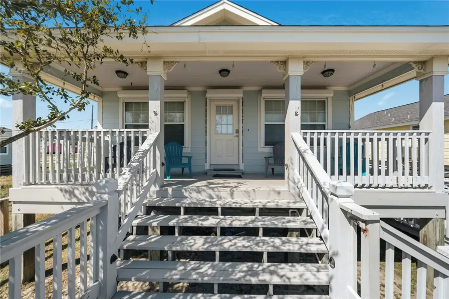 908 S Live Oak Street, Rockport, TX 78382 - #2