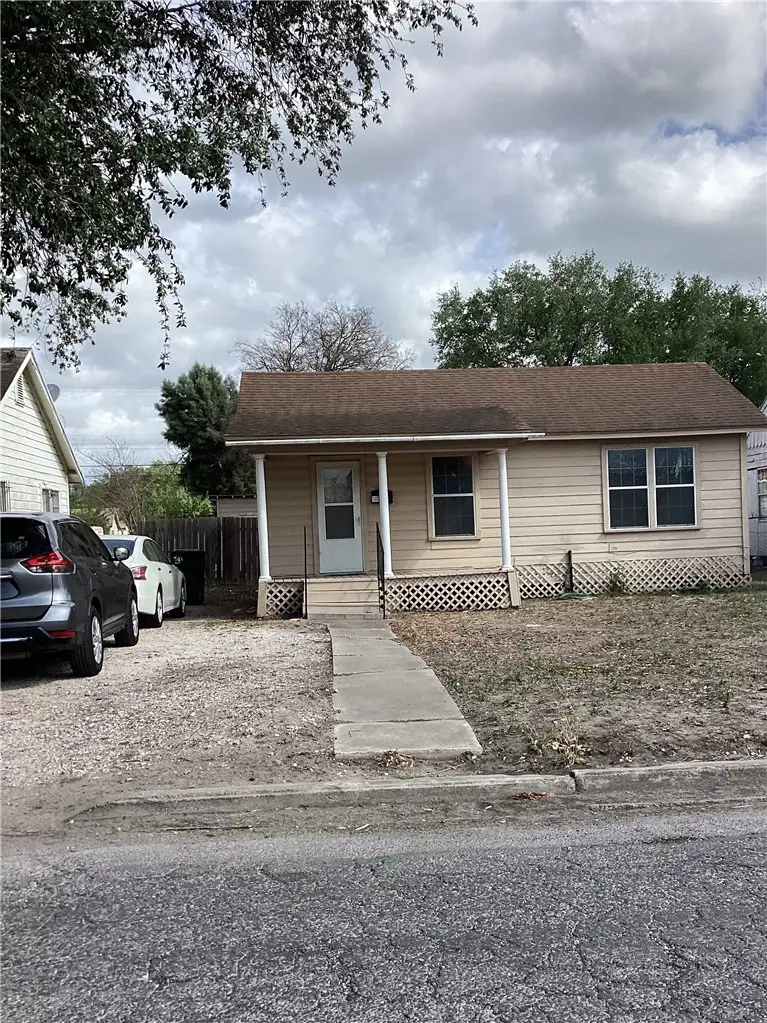 1021 E 2nd Street, Alice, TX 78332 - #1