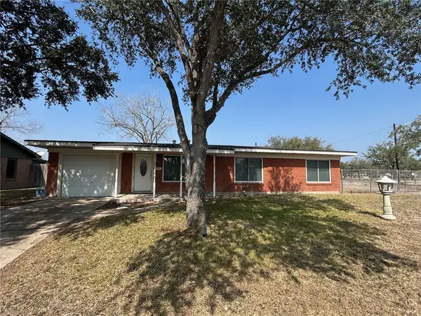 1005 Loma Street, Alice, TX 78332