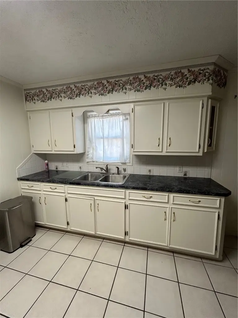 1005 Loma Street, Alice, TX 78332 - #3