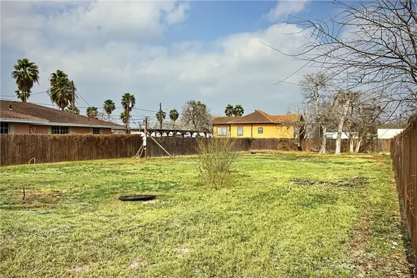 822 W Sinton Street, Sinton, TX 78387