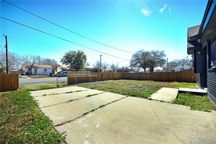 408 Avenue D, Sinton, TX 78387 - #2