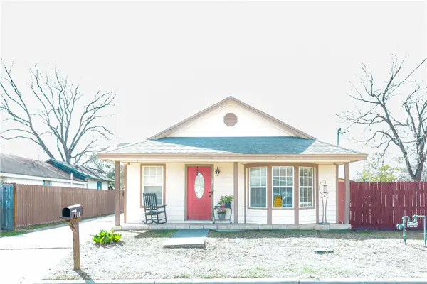 838 Seabreeze Street, Alice, TX 78332