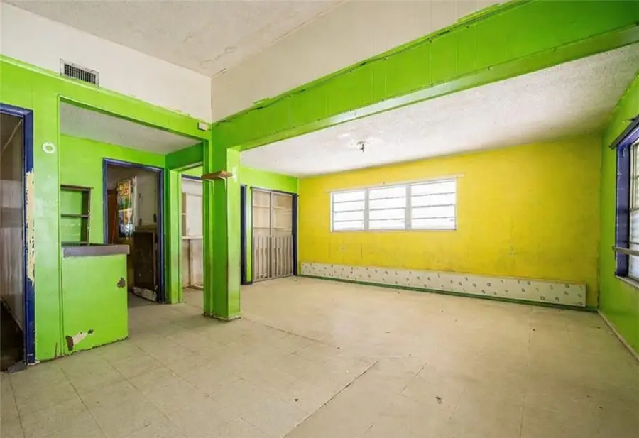 1035 W Goodnight Avenue, Aransas Pass, TX 78336 - #2