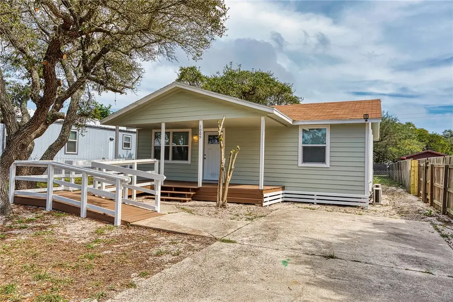 1009 Saunders Street, Aransas Pass, TX 78336 - #3