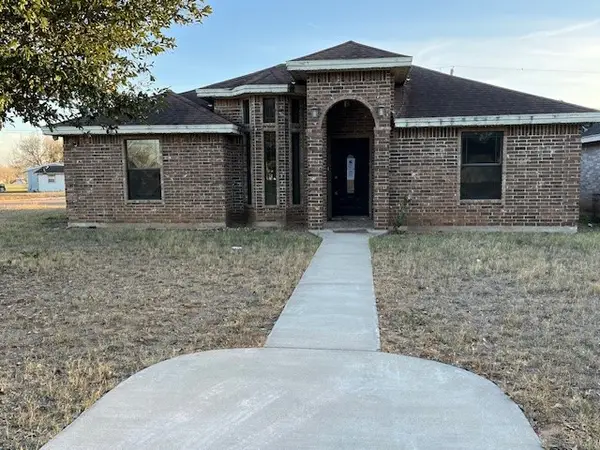 211 E Joseph Street, Hebbronville, TX 78361