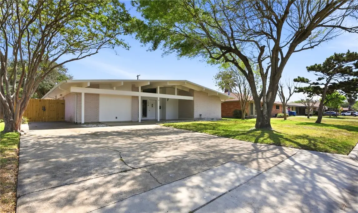 124 E Janin Circle, Portland, TX 78374 - #1