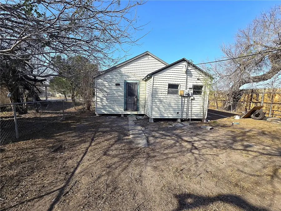 909 E Kleberg Avenue, Kingsville, TX 78363 - #2