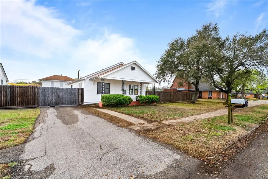 720 Mcintyre Avenue, Taft, TX 78390 - #2