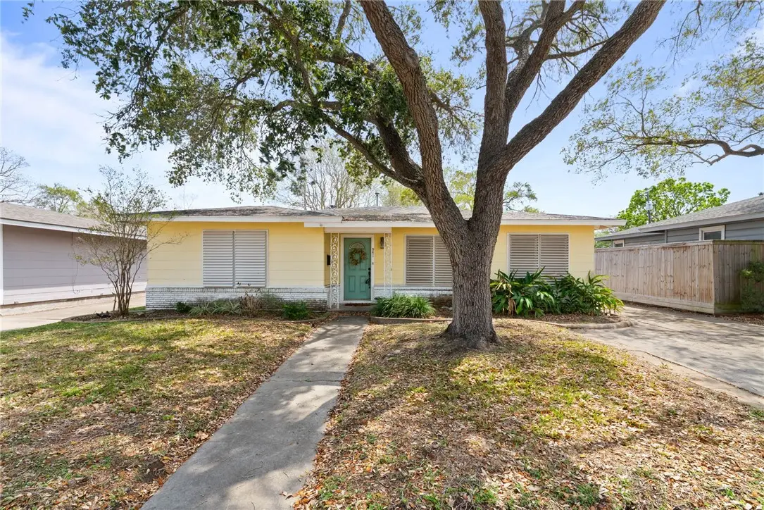 941 Grant Place, Corpus Christi, TX 78411 - #1