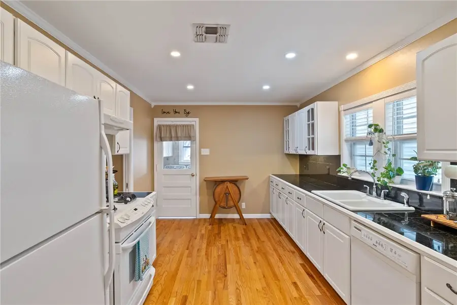 941 Grant Place, Corpus Christi, TX 78411 - #2