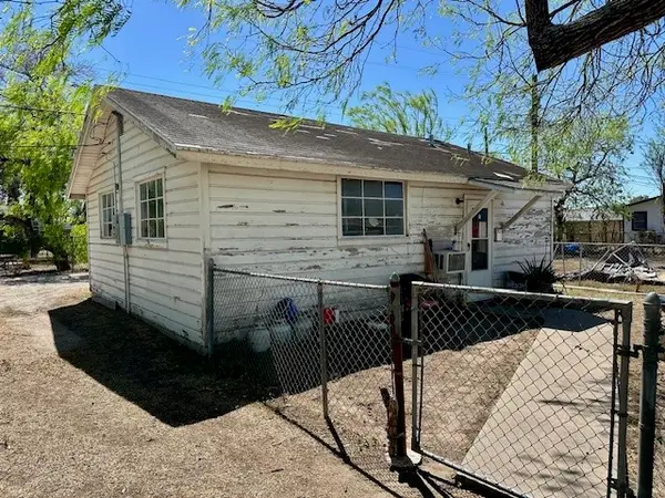 1109 E Huisache Avenue, Kingsville, TX 78363