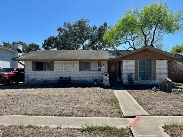 1513 E Warren Avenue, Kingsville, TX 78363