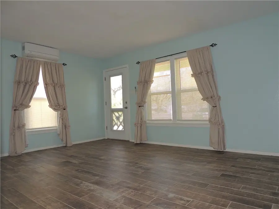 809 N Kossuth Street, Rockport, TX 78382 - #2