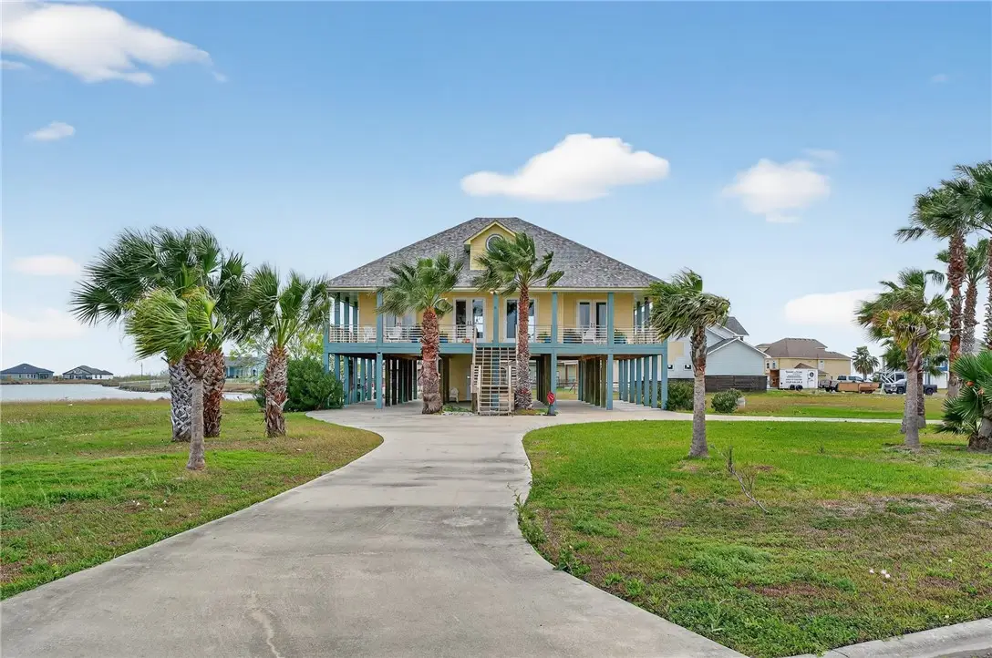 33 Lake Shore Circle, Rockport, TX 78382 - #1