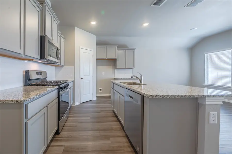 105 Donegal Street, Sinton, TX 78387 - #3