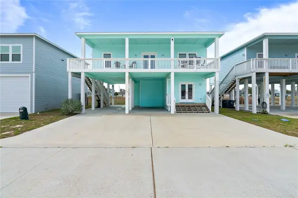 175 Paradise Drive, Rockport, TX 78382