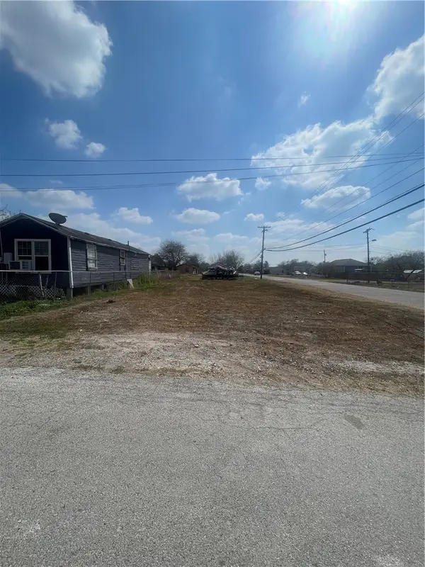 1040 Nebraska Street, Robstown, TX 78380