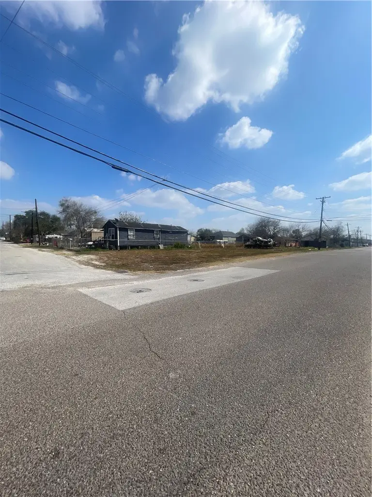 1040 Nebraska Street, Robstown, TX 78380 - #2