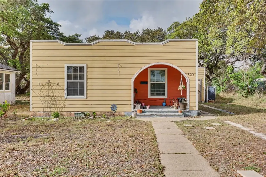 629 W Yoakum Avenue, Aransas Pass, TX 78336 - #2
