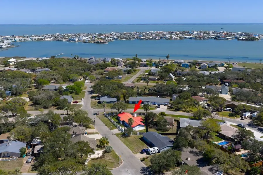 2005 Bay Ave., Rockport, TX 78382 - #2
