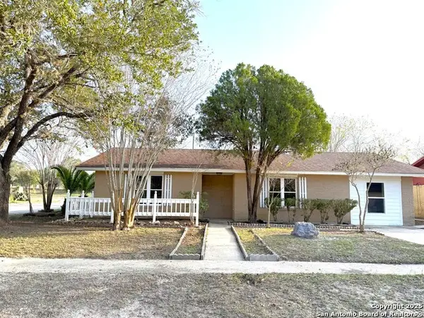 1212 Fairview Drive, Beeville, TX 78102
