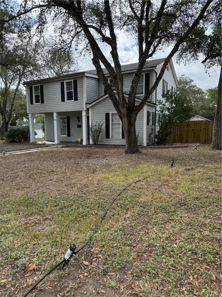 1101 N Adams Street E, Beeville, TX 78102 - #2