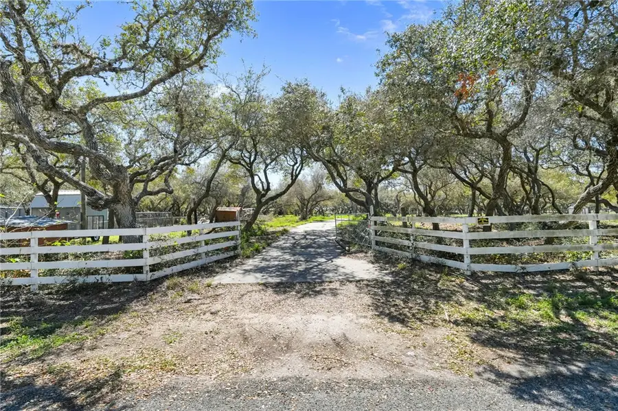 541 Jacoby, Aransas Pass, TX 78336 - #2
