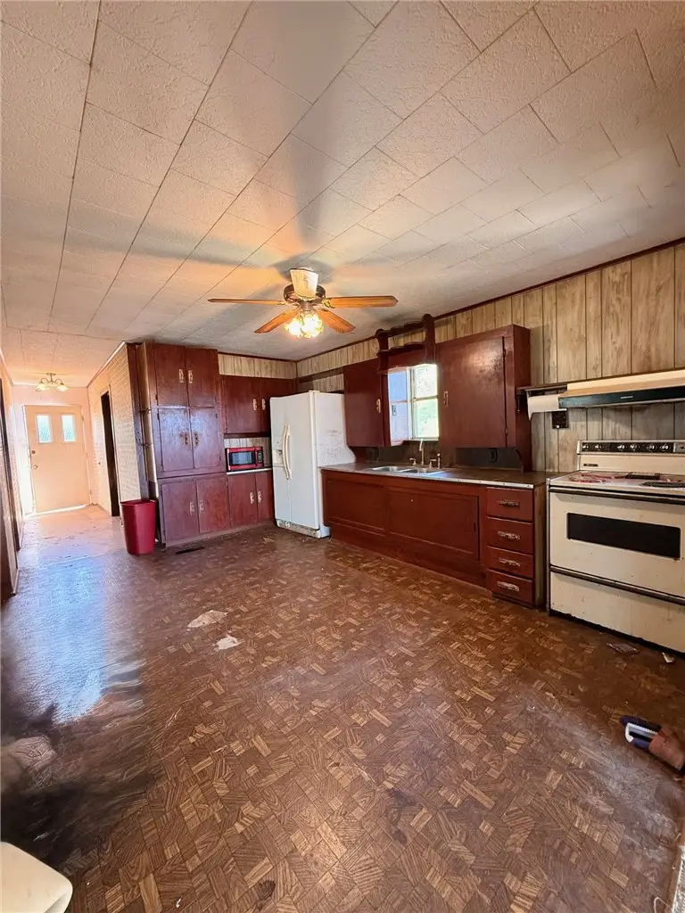 343 Stephens, Lake City, TX 78368 - #3