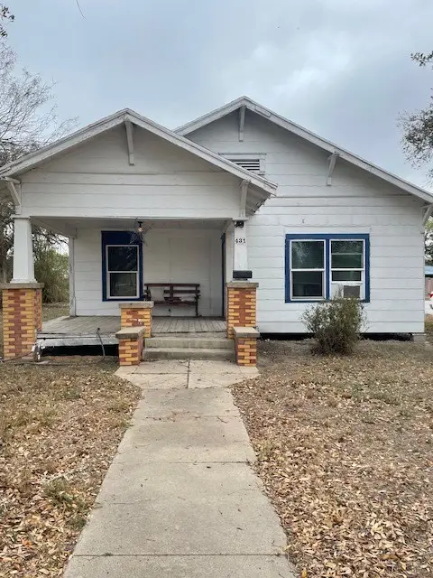 431 W King Avenue, Kingsville, TX 78363