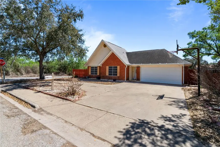 1201 Alaska Street, Alice, TX 78332 - #3