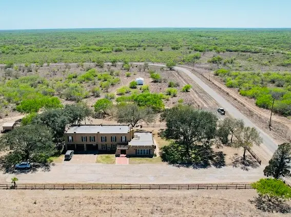 1427 E Cr 418, Premont, TX 78375