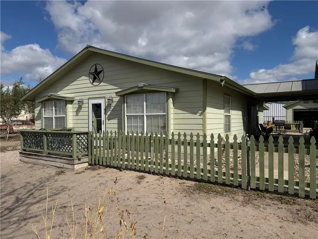 104 Jonathan Street, Three Rivers, TX 78071 - #1