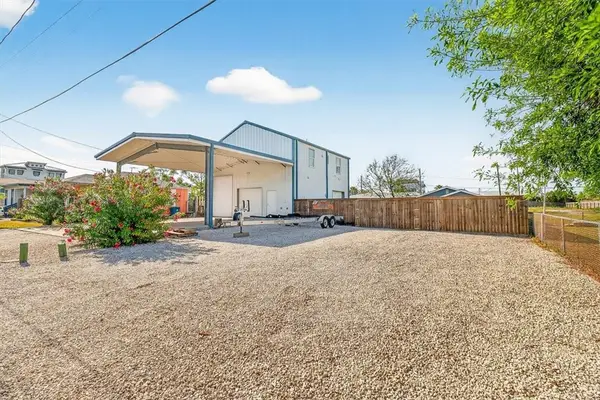 220 E Brundrett Avenue, Port Aransas, TX 78373